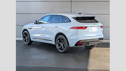 F-Pace 1