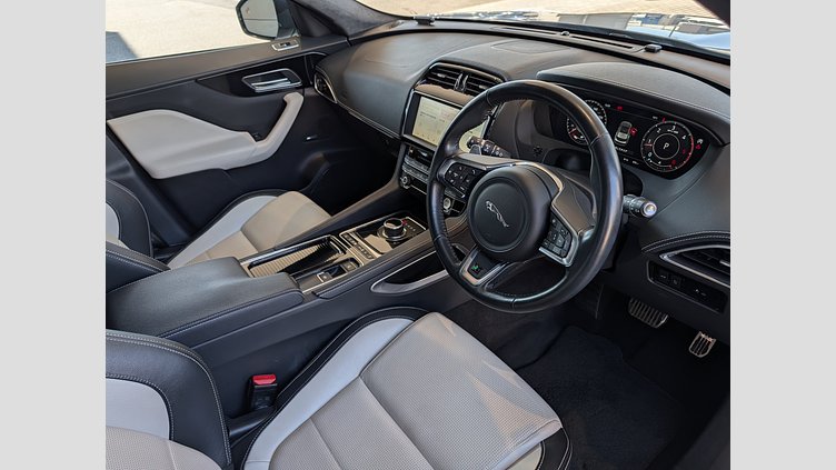 2020 認定中古車 Jaguar F-Pace Yulong White 2.0 litre i4D Diesel Rスポーツ