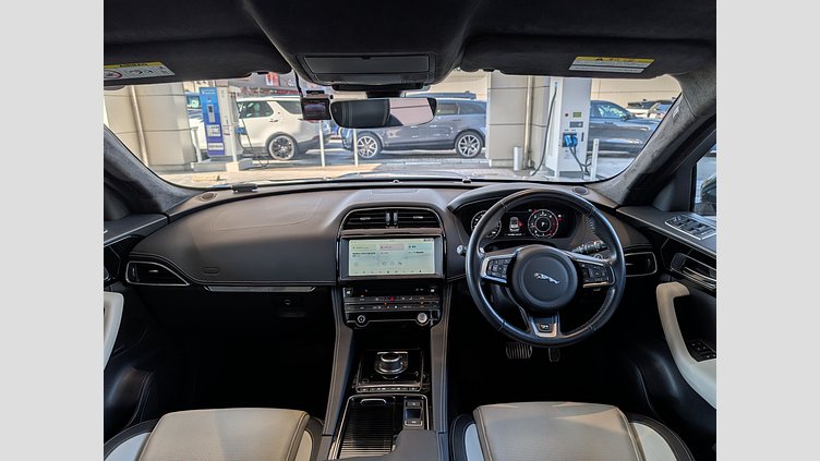 2020 認定中古車 Jaguar F-Pace Yulong White 2.0 litre i4D Diesel Rスポーツ