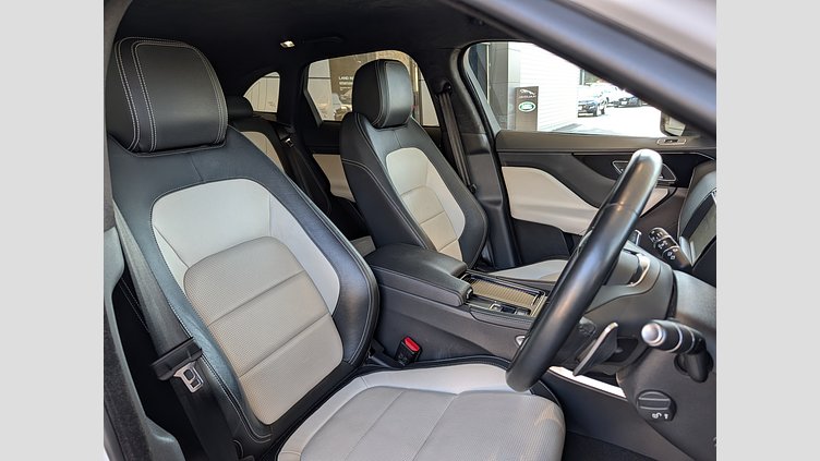 2020 認定中古車 Jaguar F-Pace Yulong White 2.0 litre i4D Diesel Rスポーツ