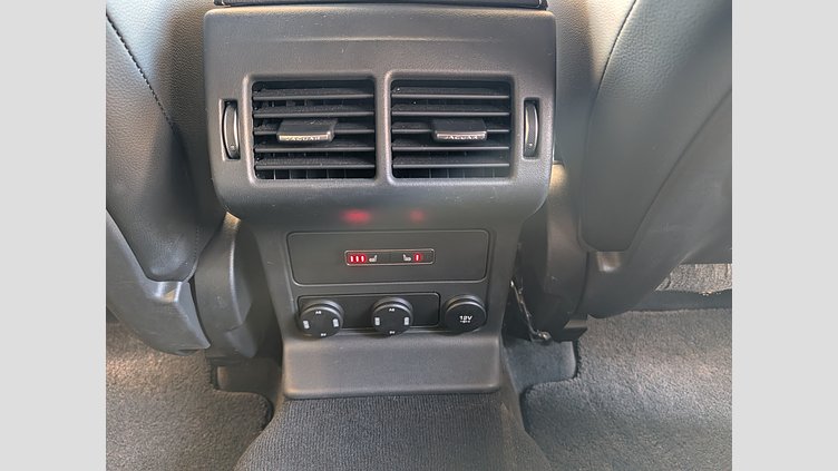 2020 認定中古車 Jaguar F-Pace Yulong White 2.0 litre i4D Diesel Rスポーツ