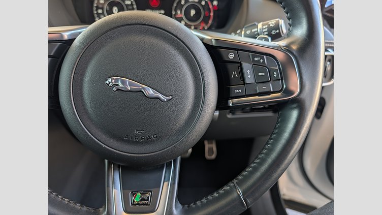 2020 認定中古車 Jaguar F-Pace Yulong White 2.0 litre i4D Diesel Rスポーツ