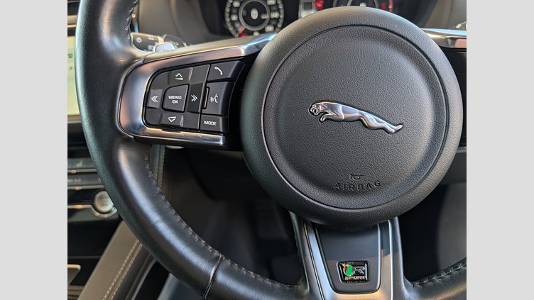 2020 認定中古車 Jaguar F-Pace Yulong White 2.0 litre i4D Diesel Rスポーツ