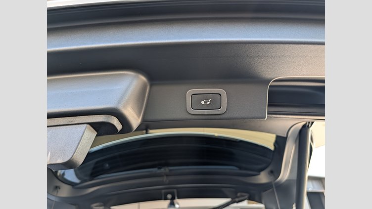 2020 認定中古車 Jaguar F-Pace Yulong White 2.0 litre i4D Diesel Rスポーツ