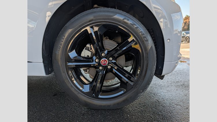 2020 認定中古車 Jaguar F-Pace Yulong White 2.0 litre i4D Diesel Rスポーツ