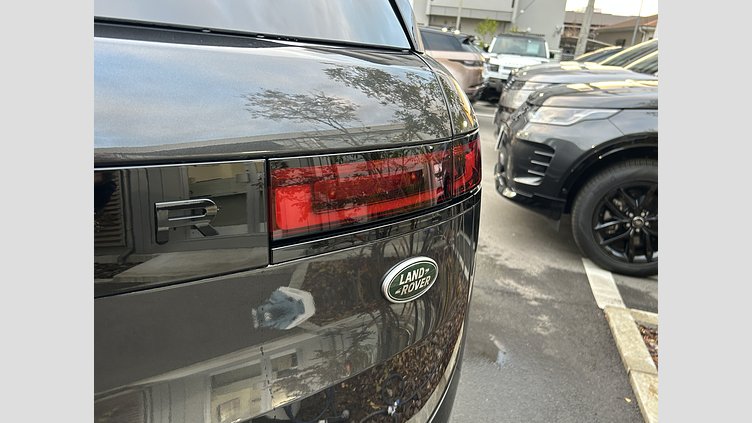 2023 認定中古車 Land Rover Range Rover Sport カルパチアングレイ 3.0リッター6気筒300PSターボチャージドディーゼルMHEV（オートマチック） DYNAMIC SE