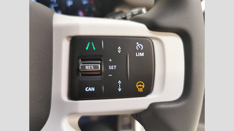 2025 認定中古車 Land Rover Defender 110 フジホワイト D350 ディーゼルマイルドハイブリッド S