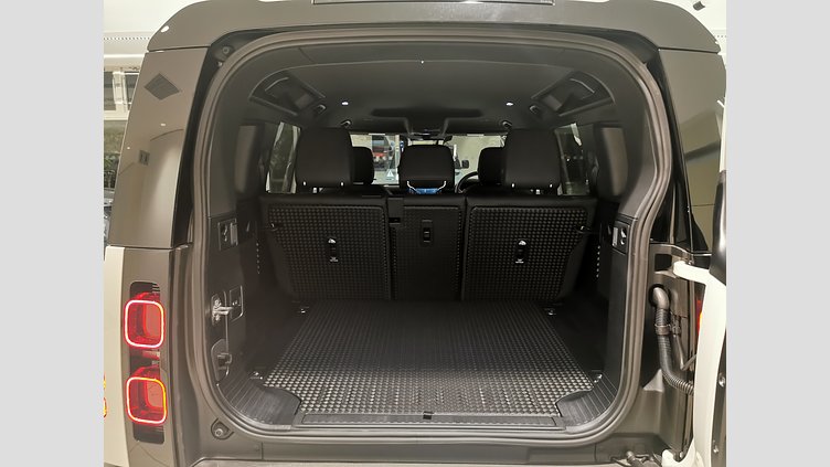 2025 認定中古車 Land Rover Defender 110 フジホワイト D350 ディーゼルマイルドハイブリッド S