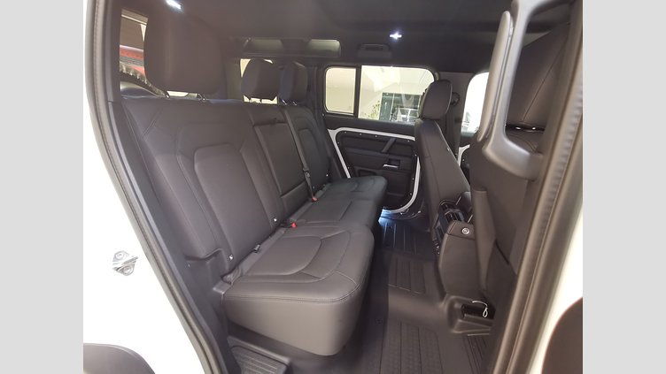 2025 認定中古車 Land Rover Defender 110 フジホワイト D350 ディーゼルマイルドハイブリッド S