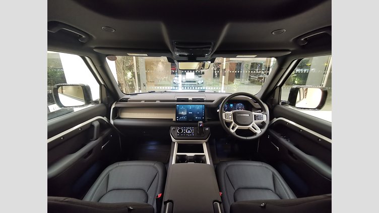 2025 認定中古車 Land Rover Defender 110 フジホワイト D350 ディーゼルマイルドハイブリッド S