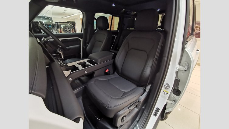 2025 認定中古車 Land Rover Defender 110 フジホワイト D350 ディーゼルマイルドハイブリッド S