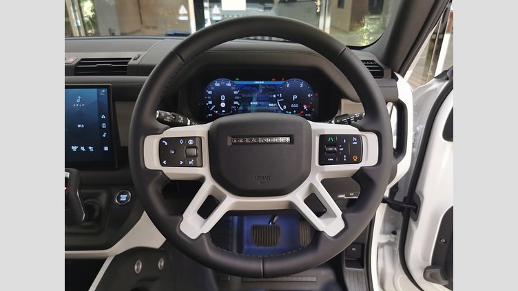 2025 認定中古車 Land Rover Defender 110 フジホワイト D350 ディーゼルマイルドハイブリッド S