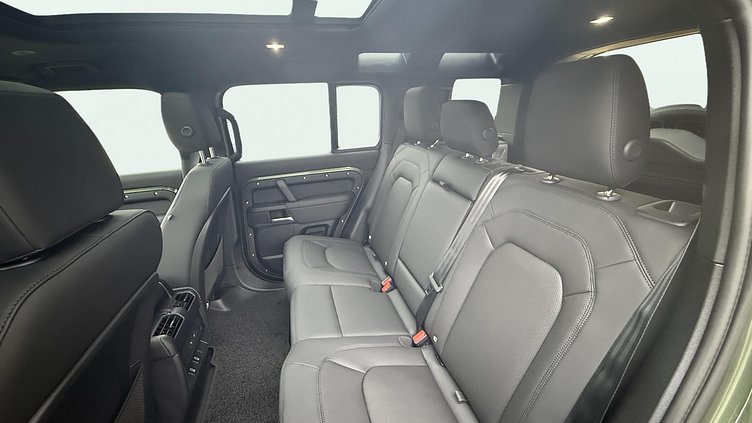 2025 Approved Land Rover Defender 110 Woolstone Green Ingenium 3.0 literes, hathengeres 200 lóerős mild hybrid dízelmotor (automata) összkerékhajtás X-Dynamic SE