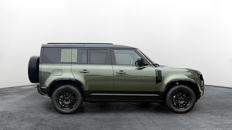 2025 Approved Land Rover Defender 110 Woolstone Green Ingenium 3.0 literes, hathengeres 200 lóerős mild hybrid dízelmotor (automata) összkerékhajtás X-Dynamic SE