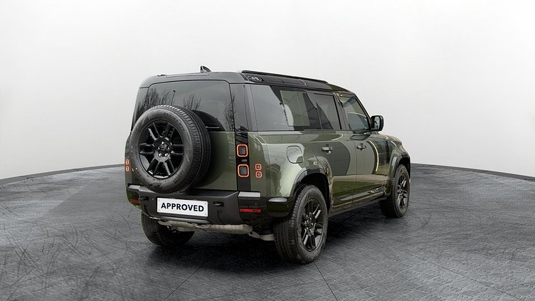 2025 Approved Land Rover Defender 110 Woolstone Green Ingenium 3.0 literes, hathengeres 200 lóerős mild hybrid dízelmotor (automata) összkerékhajtás X-Dynamic SE