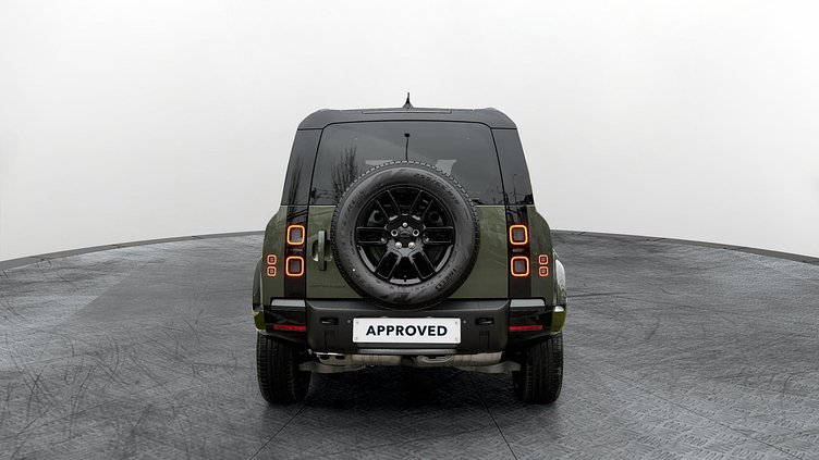2025 Approved Land Rover Defender 110 Woolstone Green Ingenium 3.0 literes, hathengeres 200 lóerős mild hybrid dízelmotor (automata) összkerékhajtás X-Dynamic SE