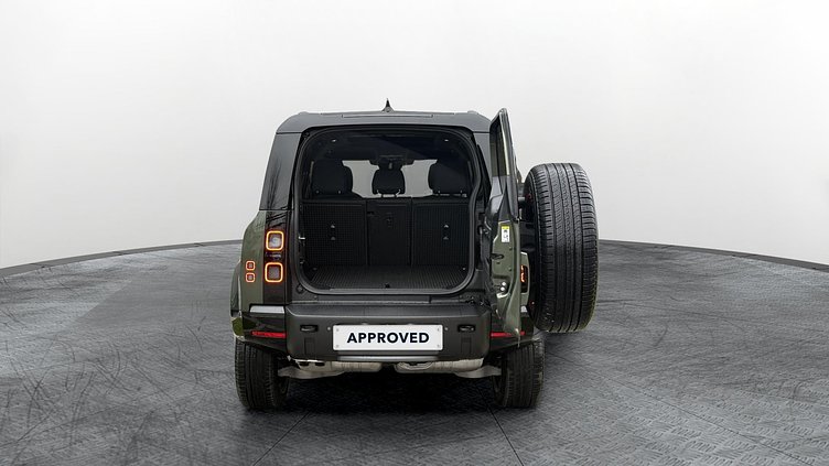 2025 Approved Land Rover Defender 110 Woolstone Green Ingenium 3.0 literes, hathengeres 200 lóerős mild hybrid dízelmotor (automata) összkerékhajtás X-Dynamic SE