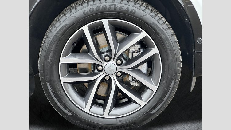 2023 Approved Land Rover Discovery Sport Fuji White P300e AWD PHEV Standard Wheelbase Dynamic SE