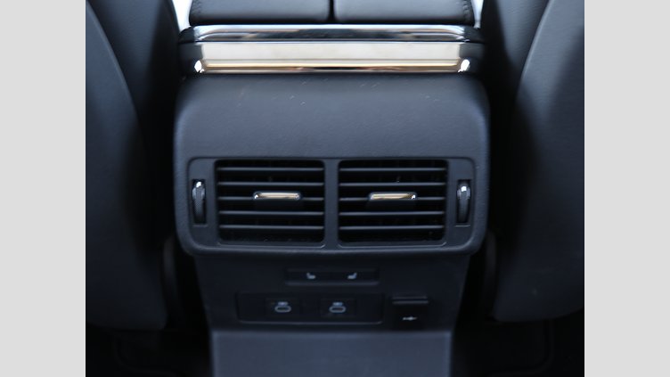 2024 認定中古車 Land Rover Range Rover Velar ヴァレジネブルー D200マイルドハイブリッド（ディーゼル） スタンダードホイールベース Dynamic SE