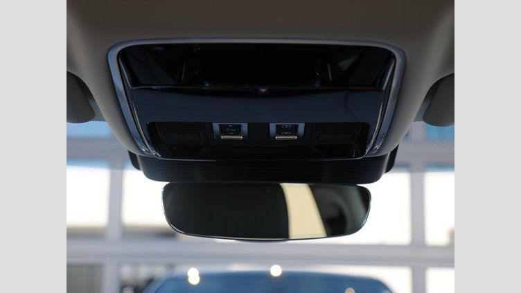 2024 認定中古車 Land Rover Range Rover Velar ヴァレジネブルー D200マイルドハイブリッド（ディーゼル） スタンダードホイールベース Dynamic SE