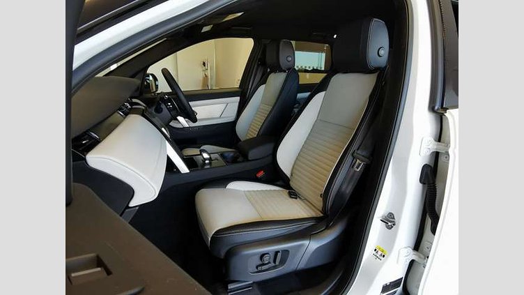 2024 認定中古車 Land Rover Discovery Sport フジホワイト D200マイルドハイブリッド（ディーゼル） 標準ホイール DYNAMIC SE