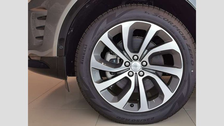 2024 認定中古車 Land Rover Discovery Sport シリコンシルバー プラグインハイブリッド（ガソリン） 標準ホイール Dynamic HSE