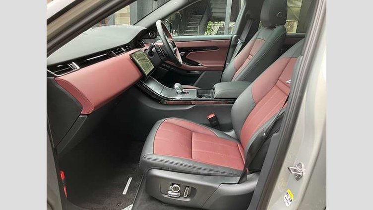 2024 認定中古車 Land Rover Range Rover Evoque ソウルパールシルバー P300eプラグインハイブリッド（ガソリン） スタンダードホイールベース DYNAMIC HSE