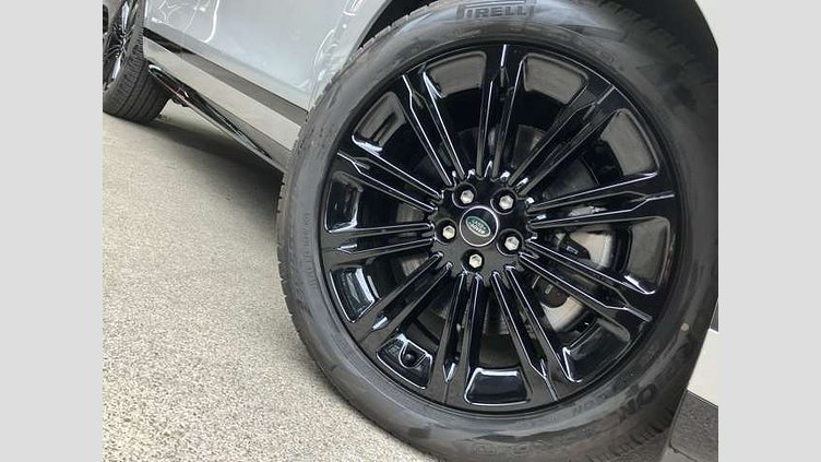 2024 認定中古車 Land Rover Range Rover Evoque ソウルパールシルバー P300eプラグインハイブリッド（ガソリン） スタンダードホイールベース DYNAMIC HSE