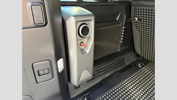 2024 認定中古車 Land Rover Defender 110 シリコンシルバー D350 ディーゼルマイルドハイブリッド X-Dynamic SE