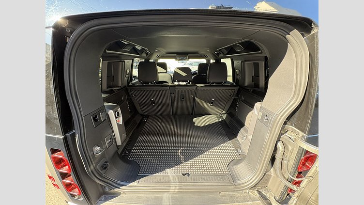 2024 認定中古車 Land Rover Defender 110 シリコンシルバー D350 ディーゼルマイルドハイブリッド X-Dynamic SE