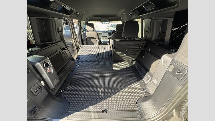 2024 認定中古車 Land Rover Defender 110 シリコンシルバー D350 ディーゼルマイルドハイブリッド X-Dynamic SE