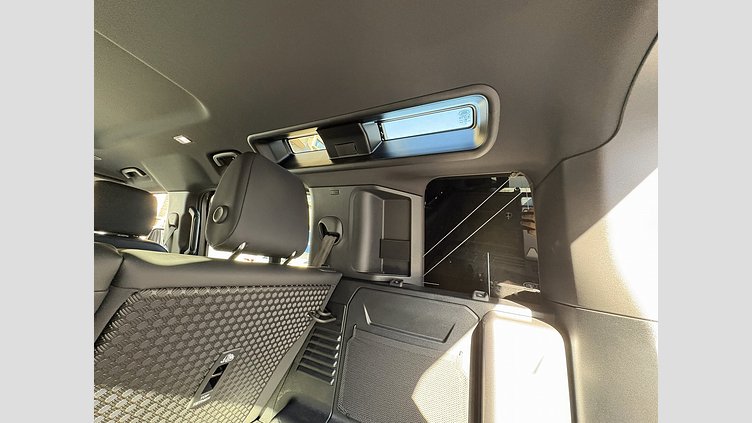 2024 認定中古車 Land Rover Defender 110 シリコンシルバー D350 ディーゼルマイルドハイブリッド X-Dynamic SE