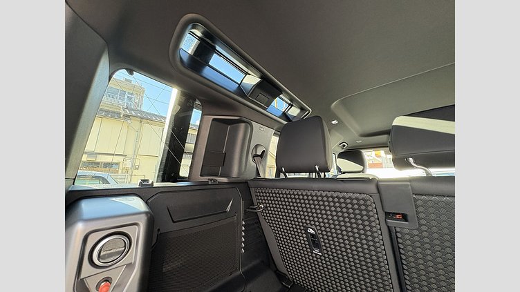 2024 認定中古車 Land Rover Defender 110 シリコンシルバー D350 ディーゼルマイルドハイブリッド X-Dynamic SE