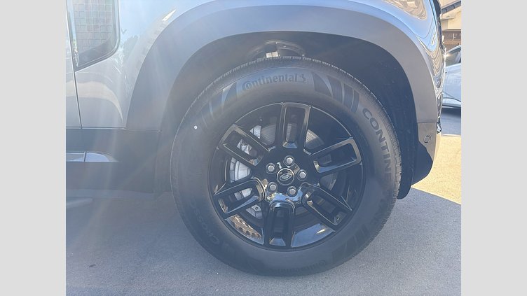 2024 認定中古車 Land Rover Defender 110 シリコンシルバー D350 ディーゼルマイルドハイブリッド X-Dynamic SE