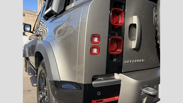 2024 認定中古車 Land Rover Defender 110 シリコンシルバー D350 ディーゼルマイルドハイブリッド X-Dynamic SE