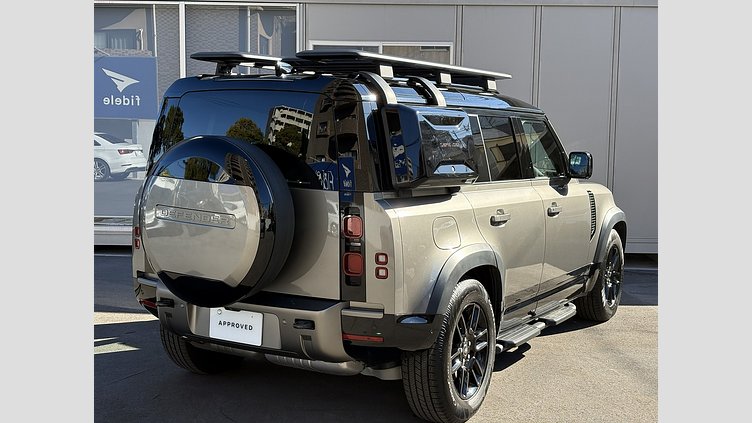 2024 認定中古車 Land Rover Defender 110 シリコンシルバー D350 ディーゼルマイルドハイブリッド X-Dynamic SE