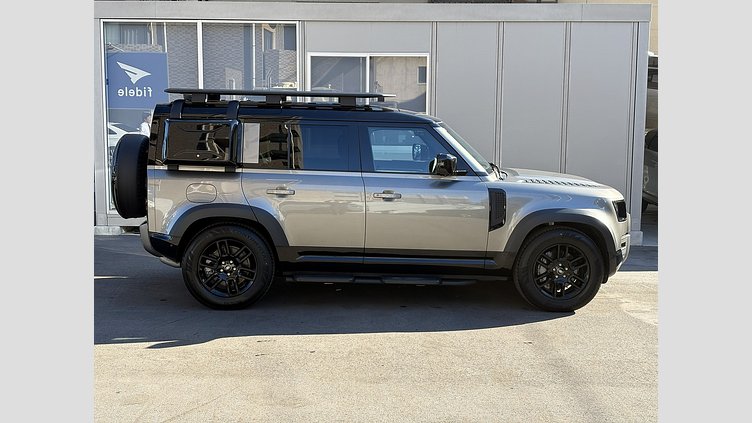 2024 認定中古車 Land Rover Defender 110 シリコンシルバー D350 ディーゼルマイルドハイブリッド X-Dynamic SE