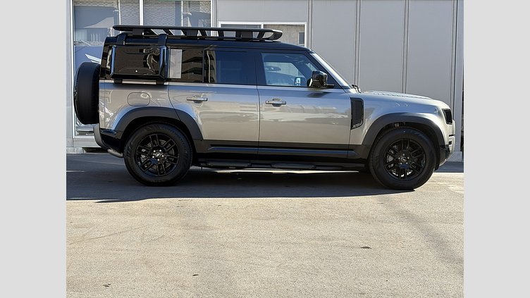 2024 認定中古車 Land Rover Defender 110 シリコンシルバー D350 ディーゼルマイルドハイブリッド X-Dynamic SE