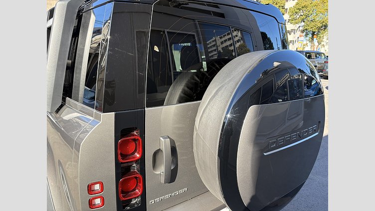 2024 認定中古車 Land Rover Defender 110 シリコンシルバー D350 ディーゼルマイルドハイブリッド X-Dynamic SE