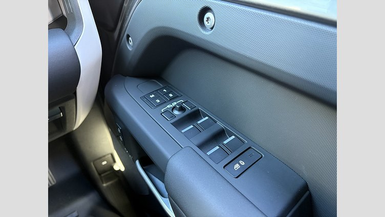 2024 認定中古車 Land Rover Defender 110 シリコンシルバー D350 ディーゼルマイルドハイブリッド X-Dynamic SE