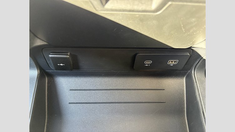 2024 認定中古車 Land Rover Defender 110 シリコンシルバー D350 ディーゼルマイルドハイブリッド X-Dynamic SE