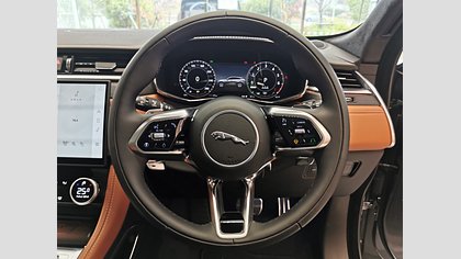F-Pace 16