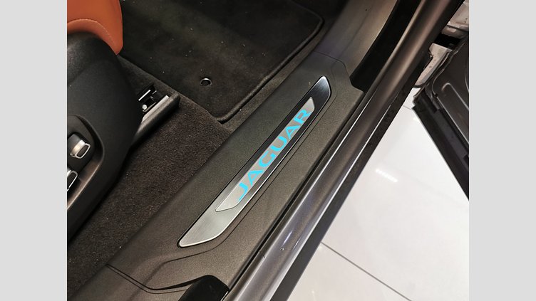 2024 認定中古車 Jaguar F-Pace アイガーグレイ P400e ガソリン プラグインハイブリッド R-DYNAMIC HSE