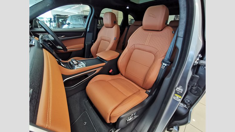 2024 認定中古車 Jaguar F-Pace アイガーグレイ P400e ガソリン プラグインハイブリッド R-DYNAMIC HSE