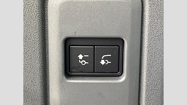 2022 認定中古車 Land Rover Defender 110 Fuji White ４WD S