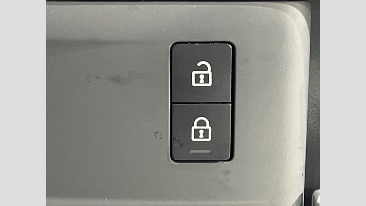 2022 認定中古車 Land Rover Defender 110 Fuji White ４WD S