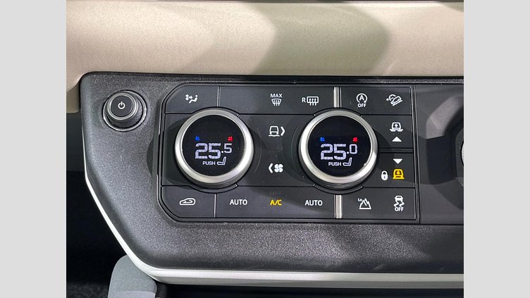 2022 認定中古車 Land Rover Defender 110 Fuji White ４WD S