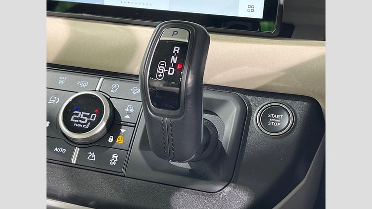 2022 認定中古車 Land Rover Defender 110 Fuji White ４WD S