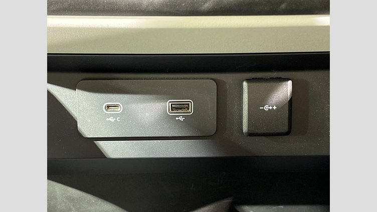 2022 認定中古車 Land Rover Defender 110 Fuji White ４WD S