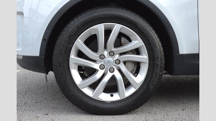 2018 認定中古車 Land Rover Discovery Yulong White 3.0 litre V6 Supercharged Petrol HSE　7人